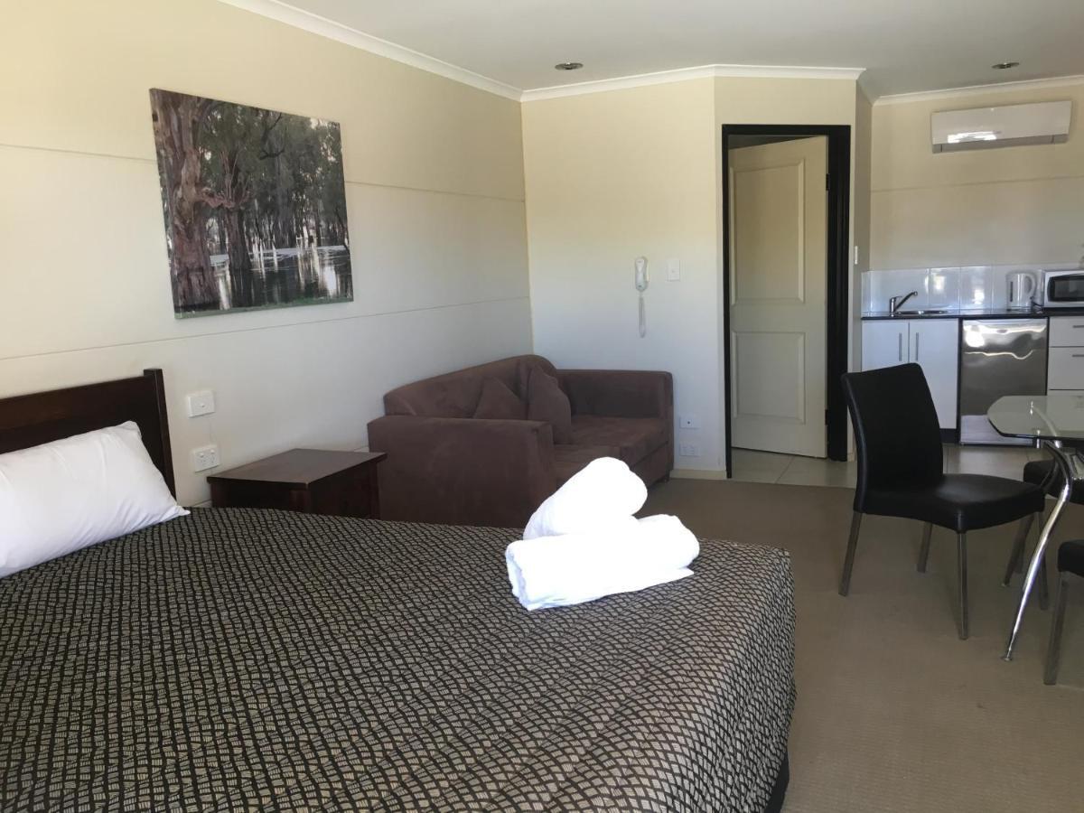 Balranald Club Motel Esterno foto
